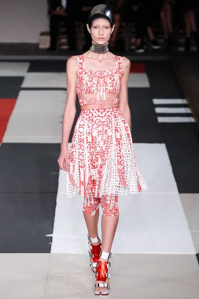 Look 18